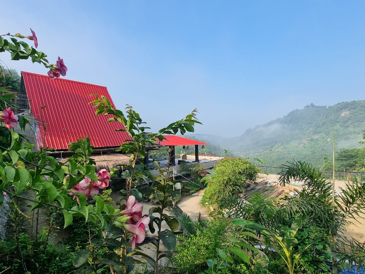 Six View Hill Resort