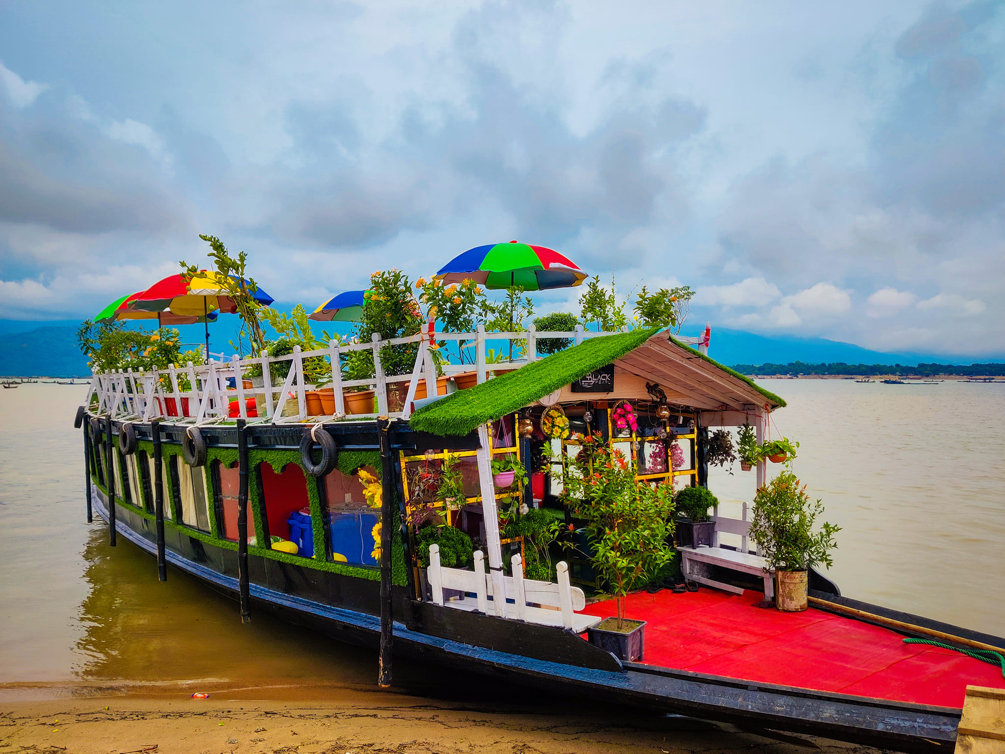 Black Pearl House Boat