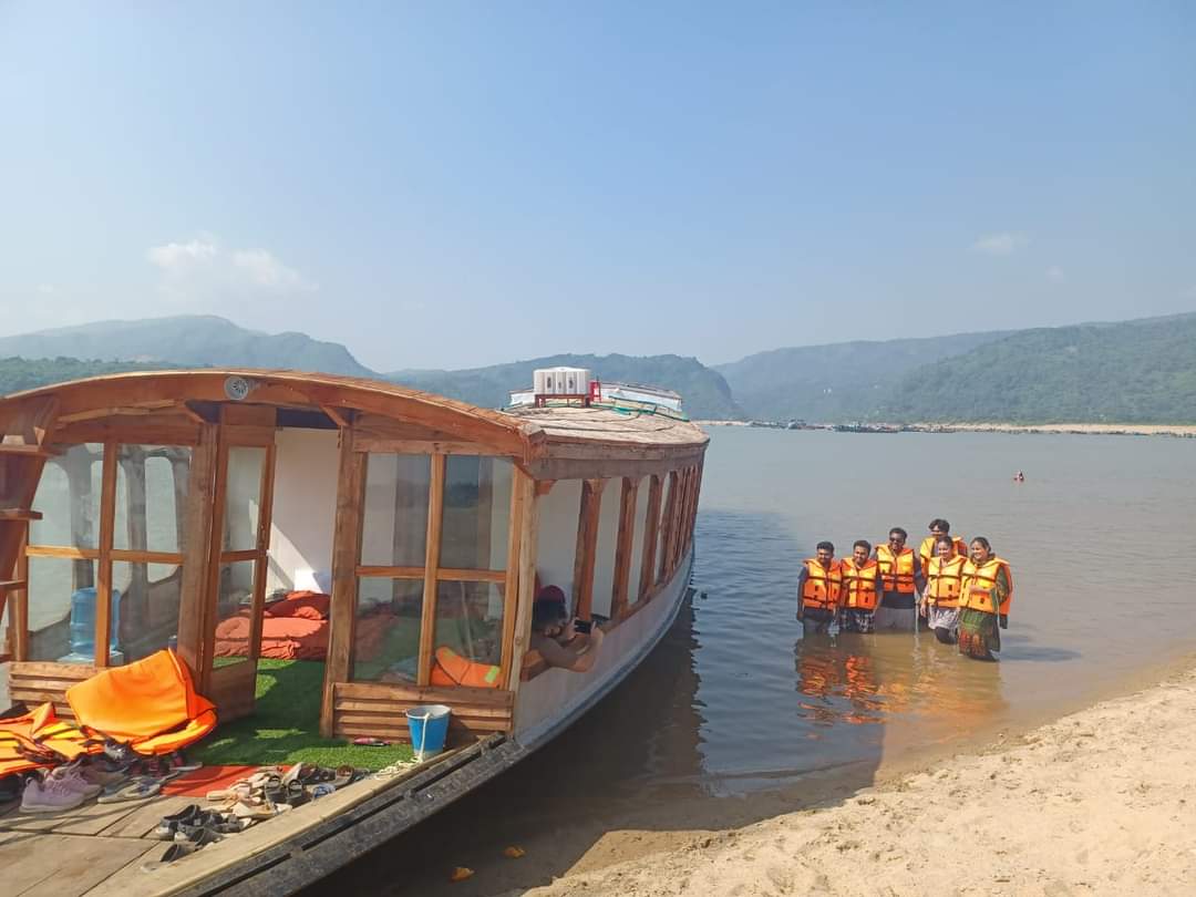 Pankouri House Boat